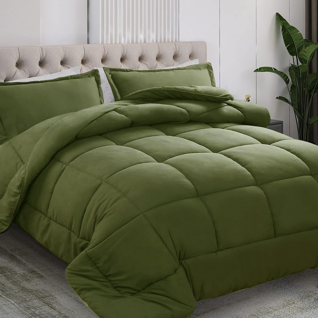 Luxurious Ultra-Soft Insulated Comforter Stornfield