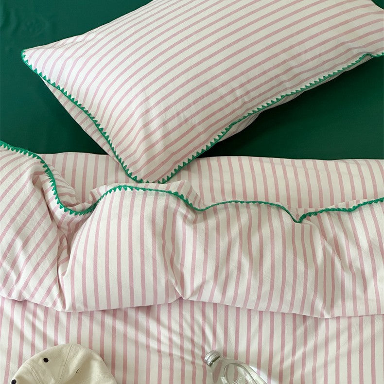 Striped cotton percale bedding set with contrasting decorative piping