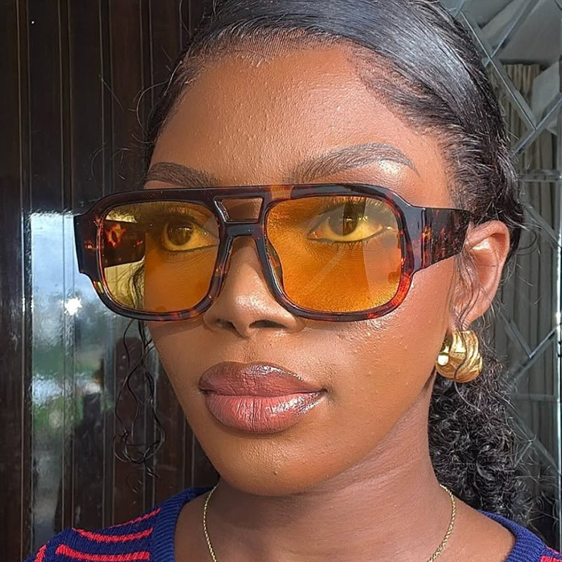 Ladies modern sunglasses in elegant rectangular design Stornfield