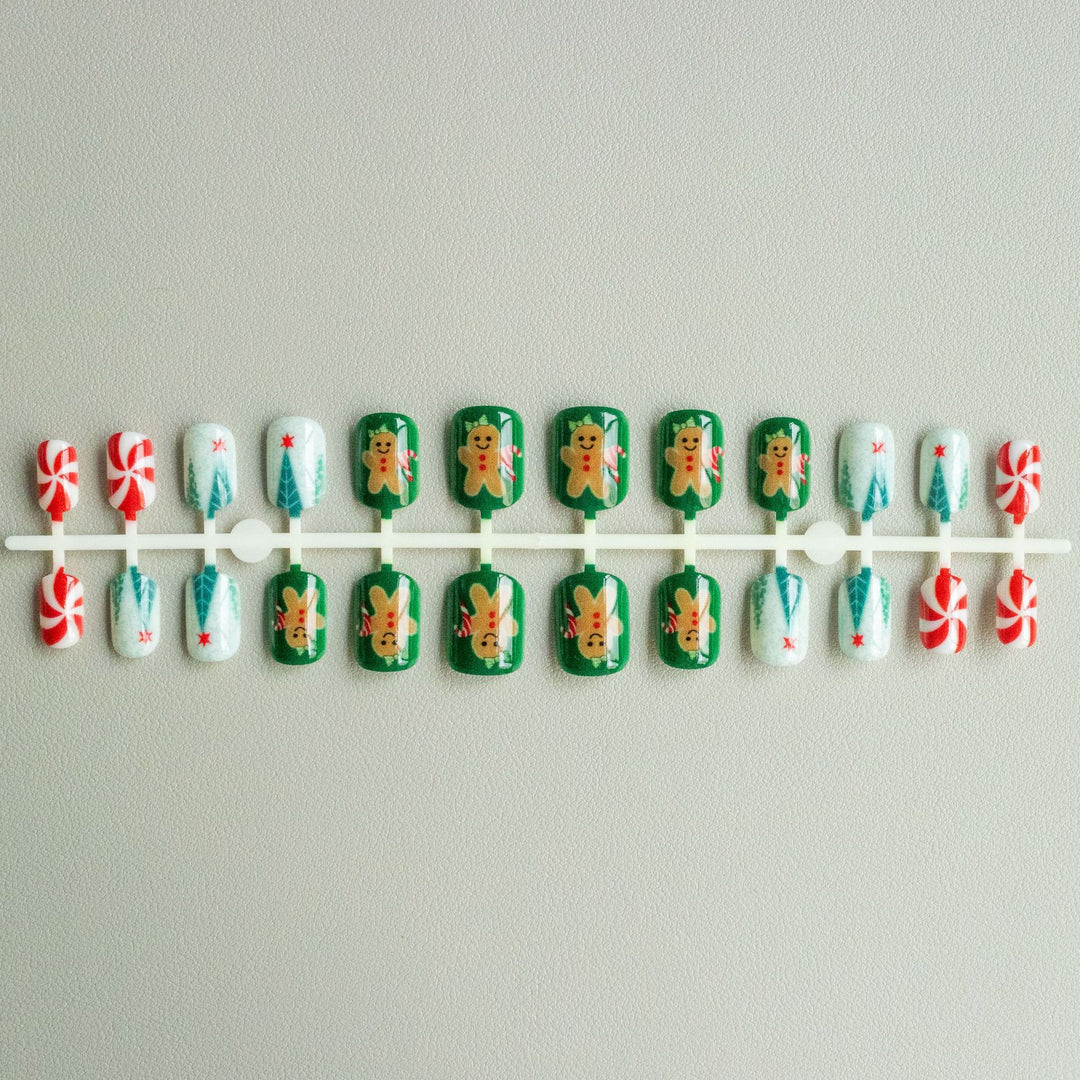 Festive Holiday-Themed Nail Art Set  1790957993