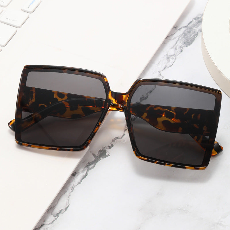 Women's oversized sunglasses with luxurious detail Stornfield