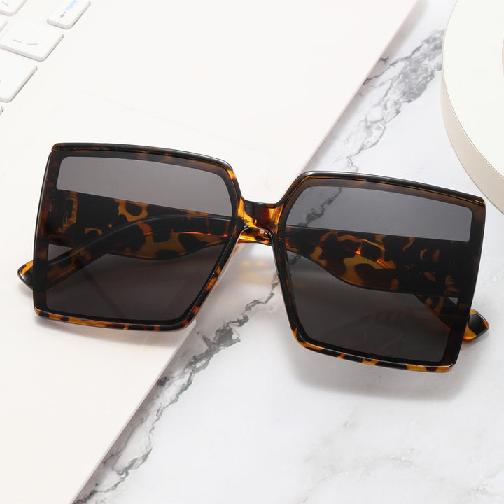 Women's oversized sunglasses with luxurious detail Stornfield