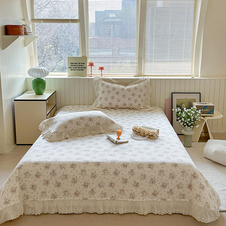 Quilted Polka Dot Cotton Bedspread Set with Eyelet Lace Ruffled Shams