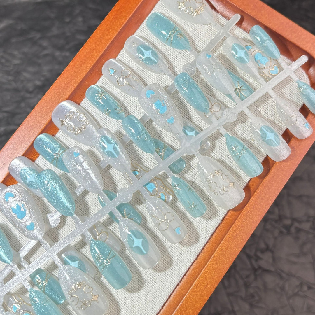 Elegant Press-On Nail Art Set with Decorative Accents