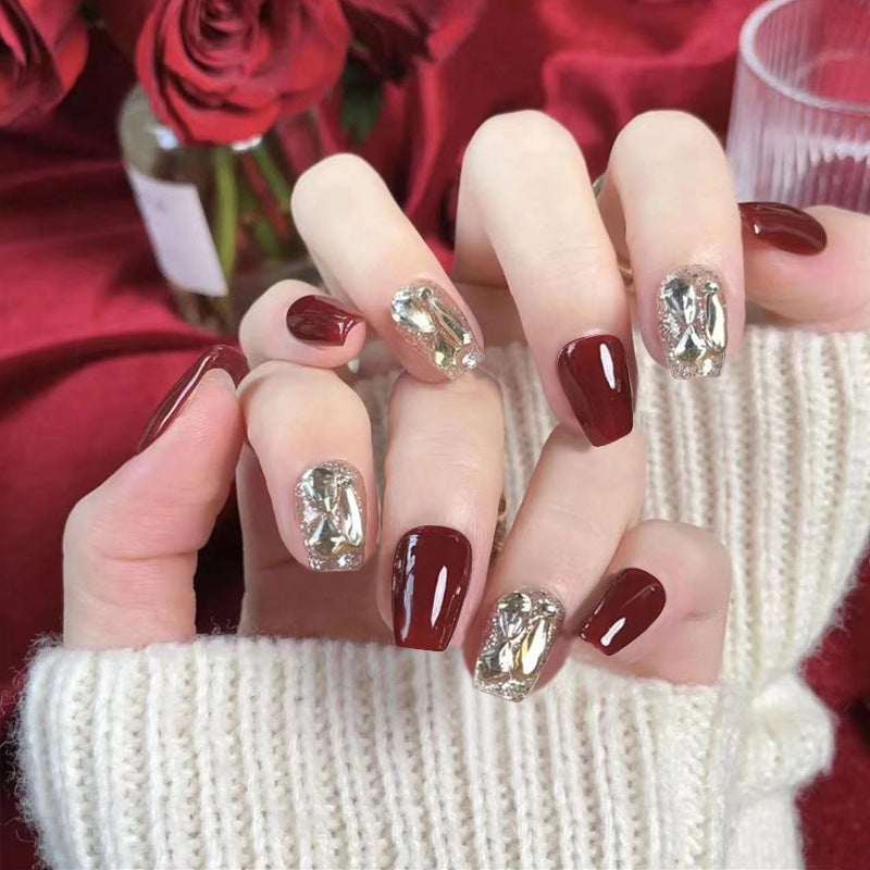 Artificial nail set with elegant glitter and metallic accents Stornfield