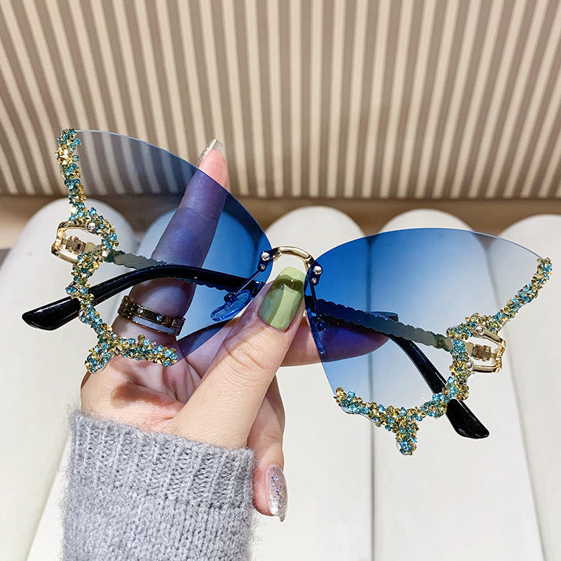 Ladies extravagant Cat-Eye sunglasses with dazzling rhinestone embellishments Stornfield