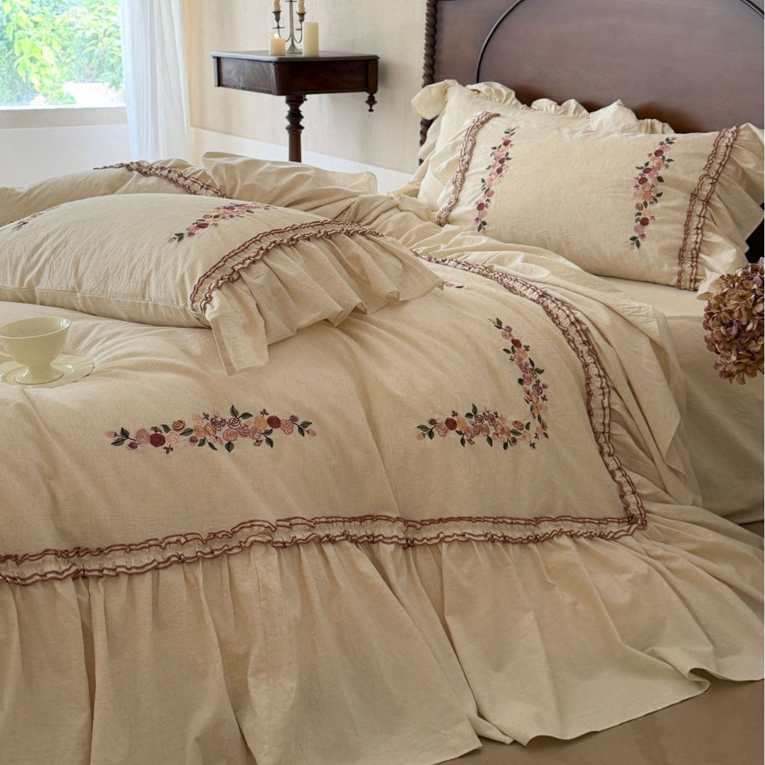 Romantic bedding set with ruffles and floral embroidery in linen look