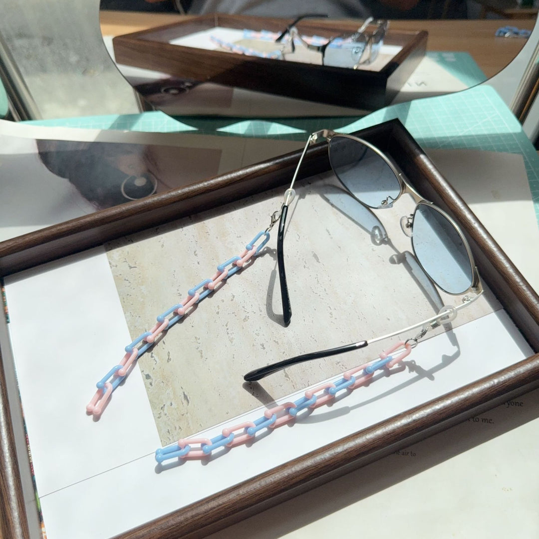 Chain Link Eyewear Holder Stornfield
