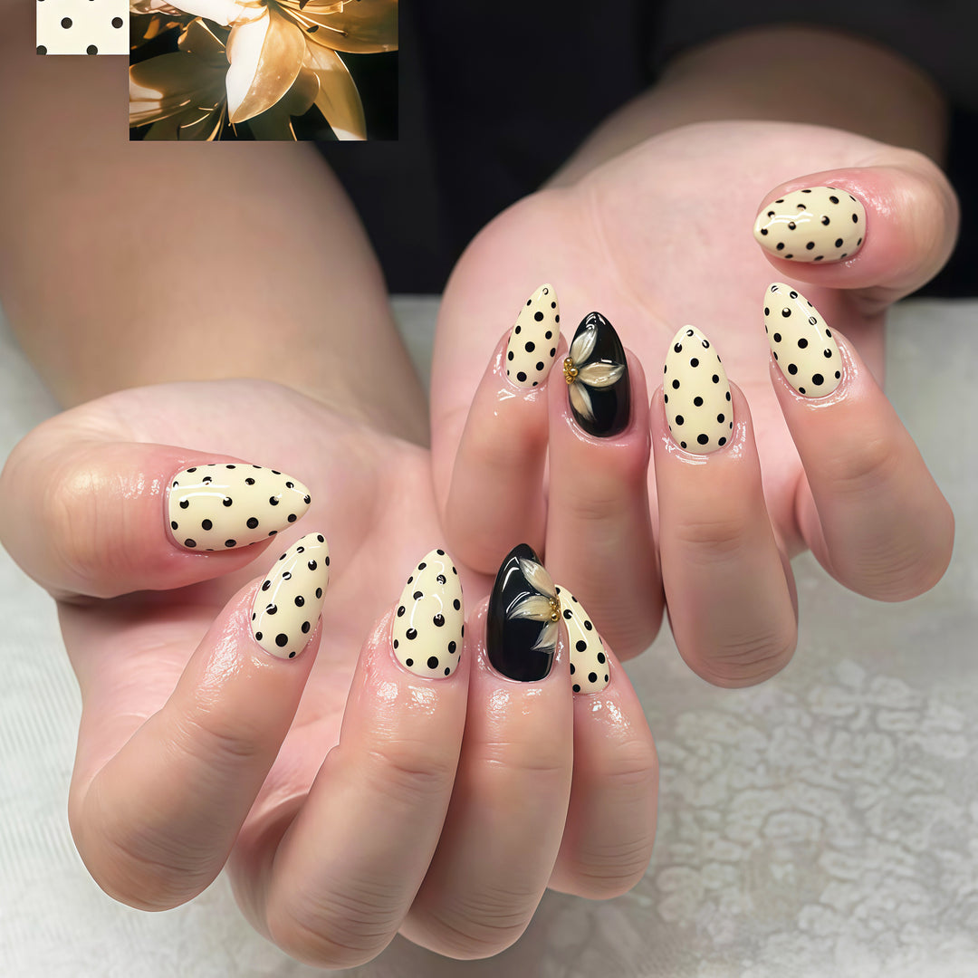 Decorative Press-On Nail Set with Elegant Floral Accents
