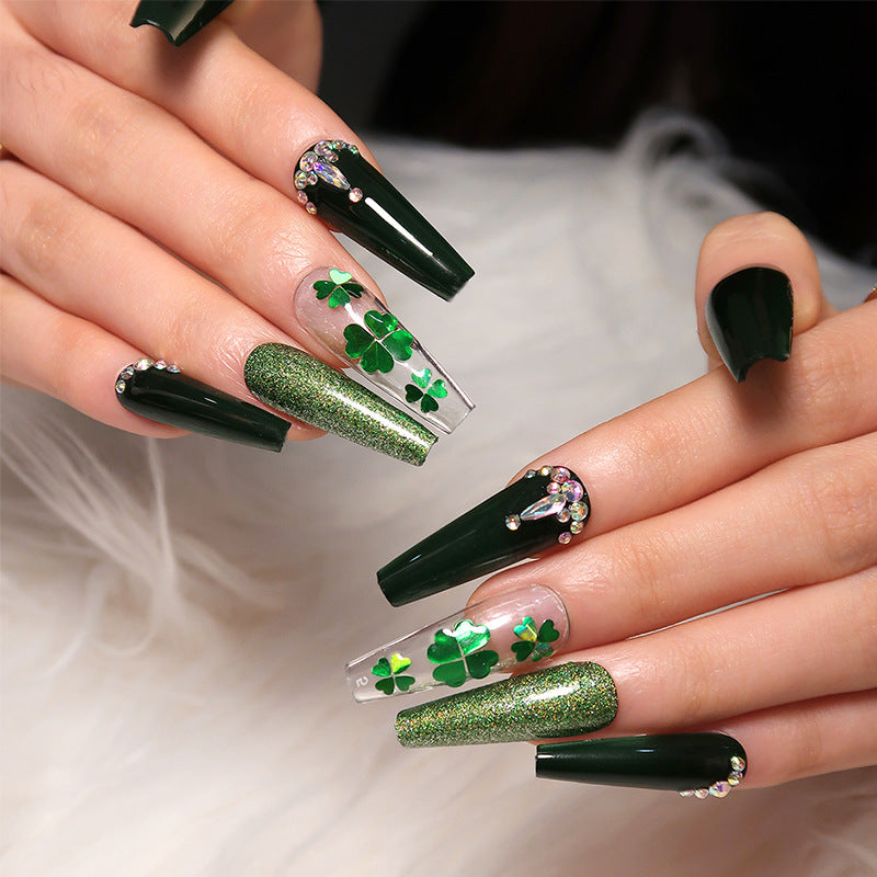 Artificial nail art with clover leaf motifs Stornfield