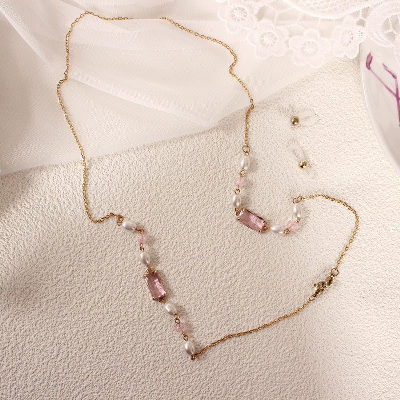Elegant necklace with pearls and pink accents Stornfield