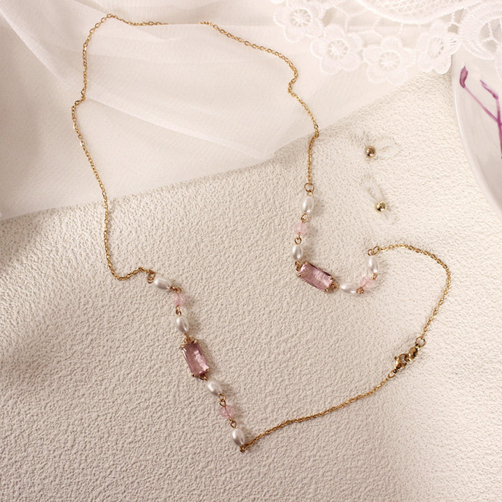 Elegant necklace with pearls and pink accents Stornfield
