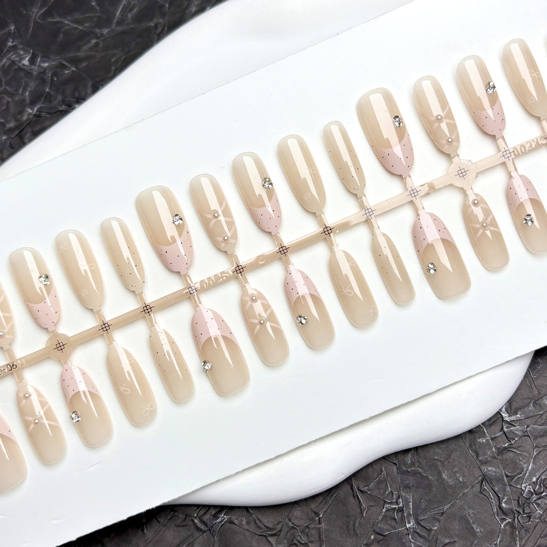 Elegant Press-On Nail Art Set 1790746012