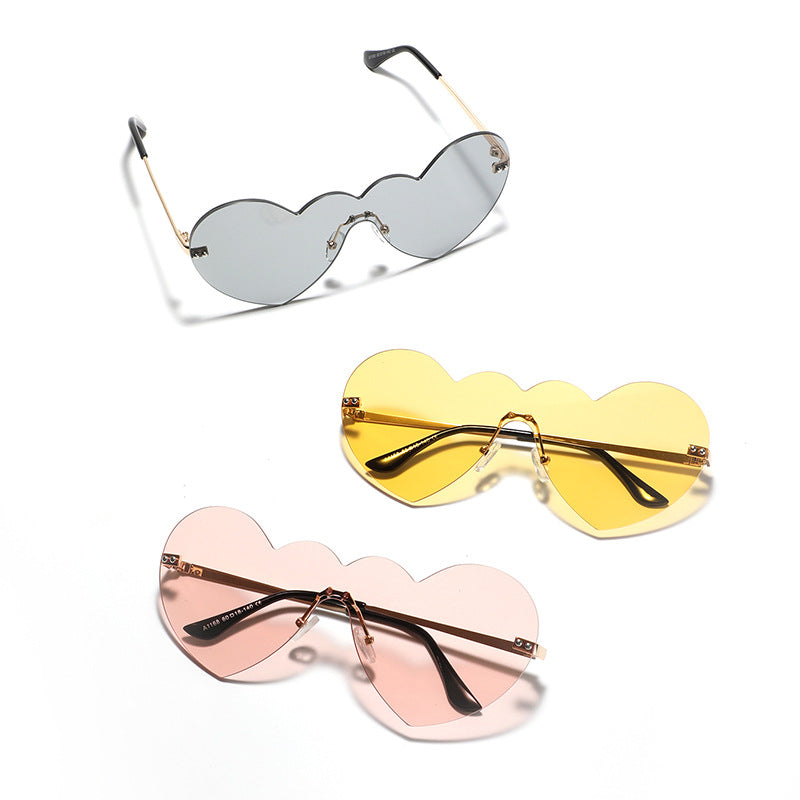 Ladies extravagant heart sunglasses with protective lenses Stornfield
