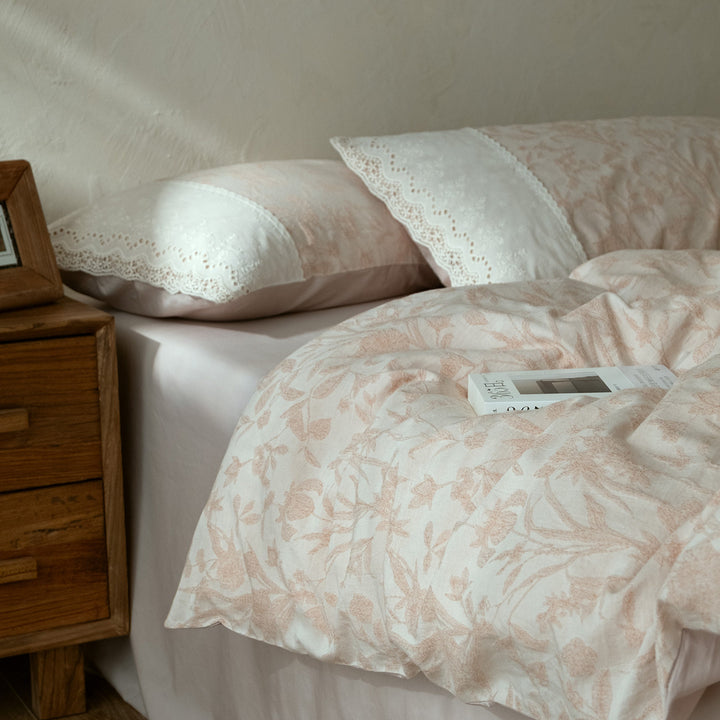 Elegant bedding set made of cotton satin with delicate flower jacquard structure and lace embroidery detail