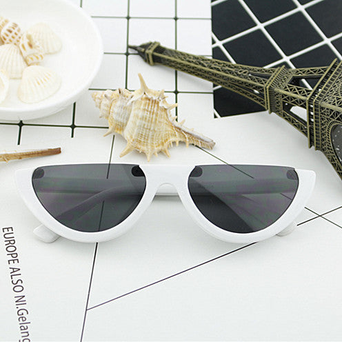 Women Cat-Eye Glasses with distinctive frame and mirrored lenses Stornfield