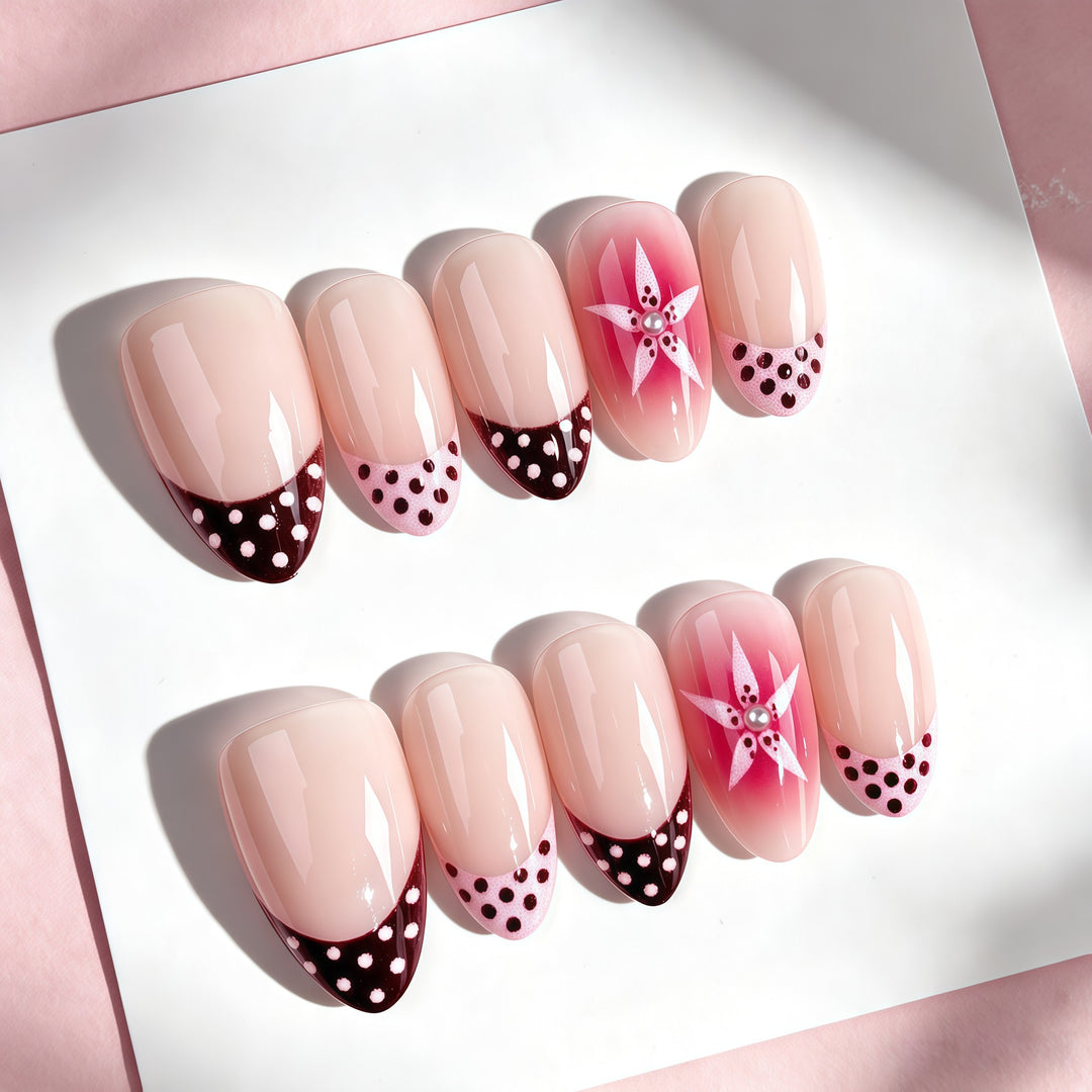 Elegant Press-On Nail Set with Artistic Design