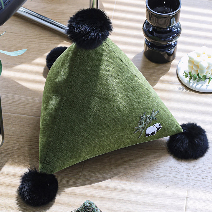 Decorative pillow in pyramid shape with animal design