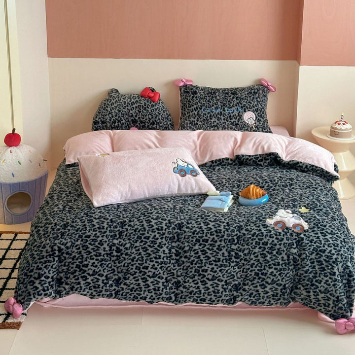 Reversible plush bedding set with leopard pattern and embroidered car appliqués