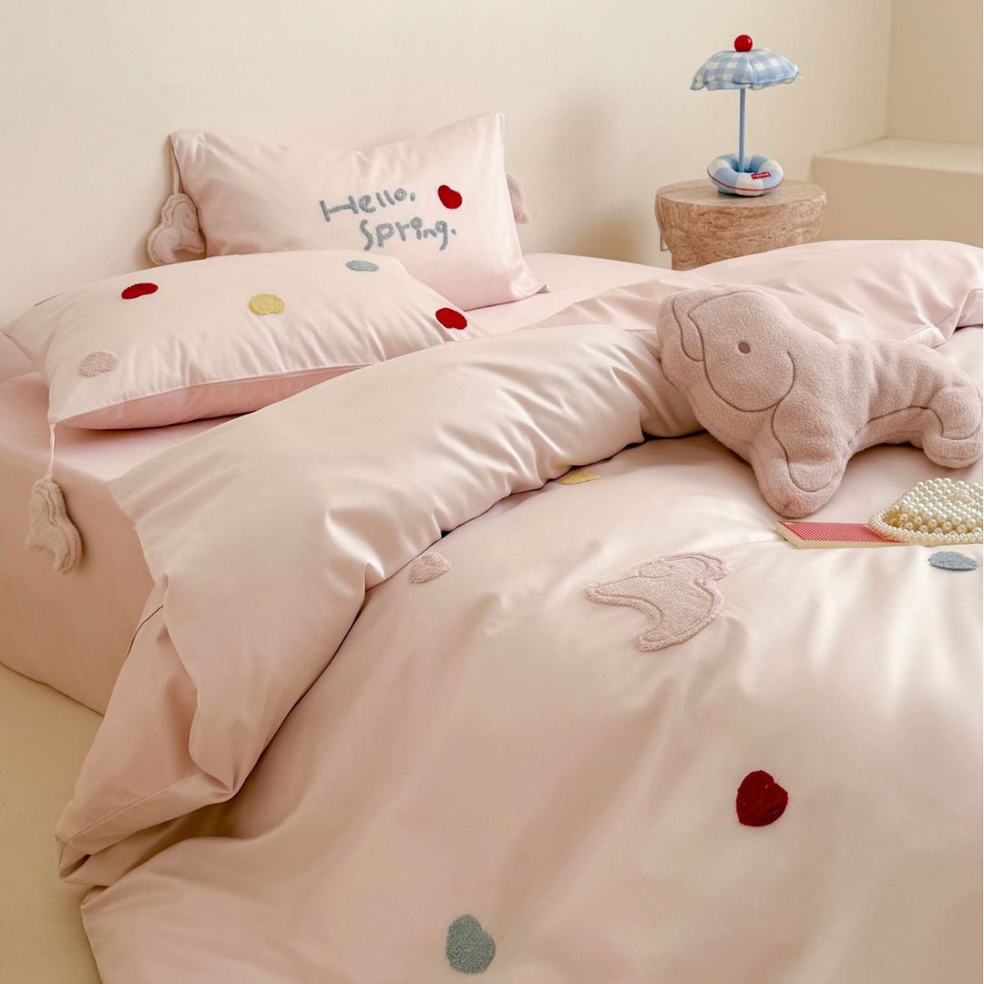 Playful bedding set made of cotton satin with embroidered heart appliqués