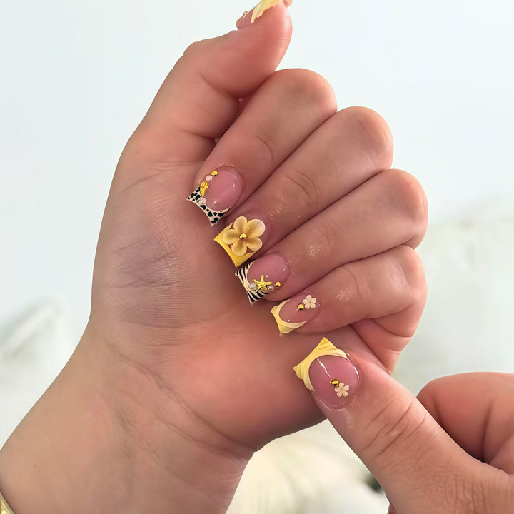 Floral Design Press-On Nail Extensions Stornfield