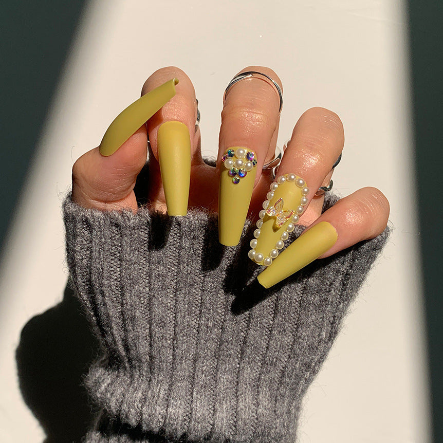 Artful stiletto nails with luxurious glitter accents Stornfield