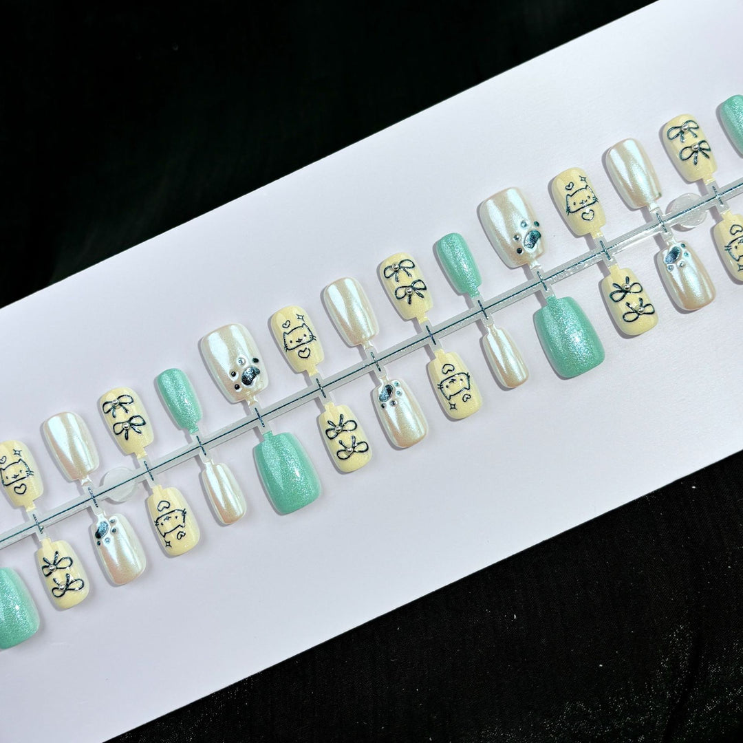 Creative Cat-Themed Press-On Nail Art Set