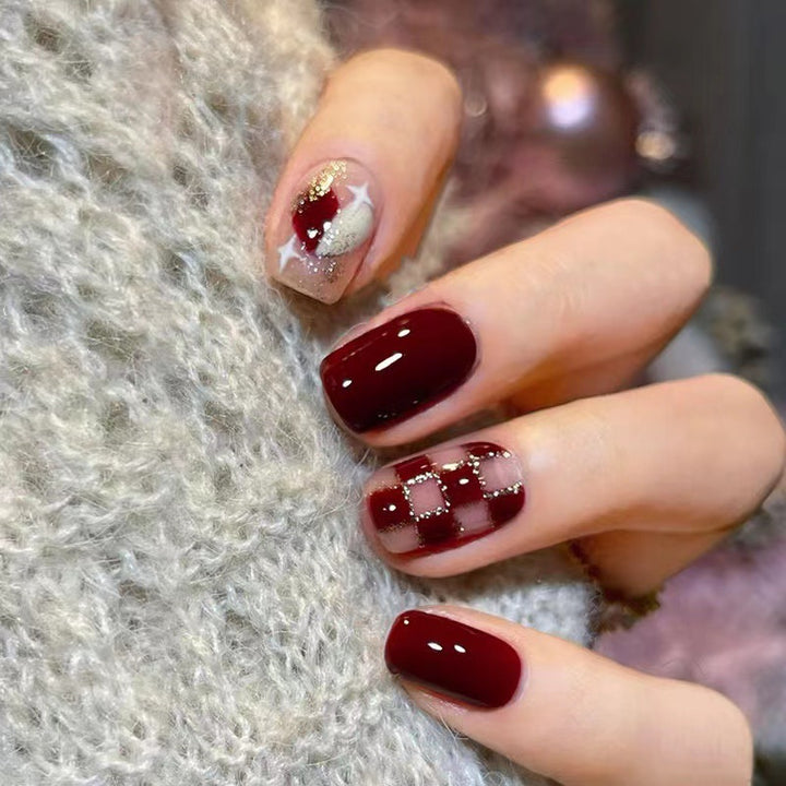 Trendy nail art with elegant accents Stornfield