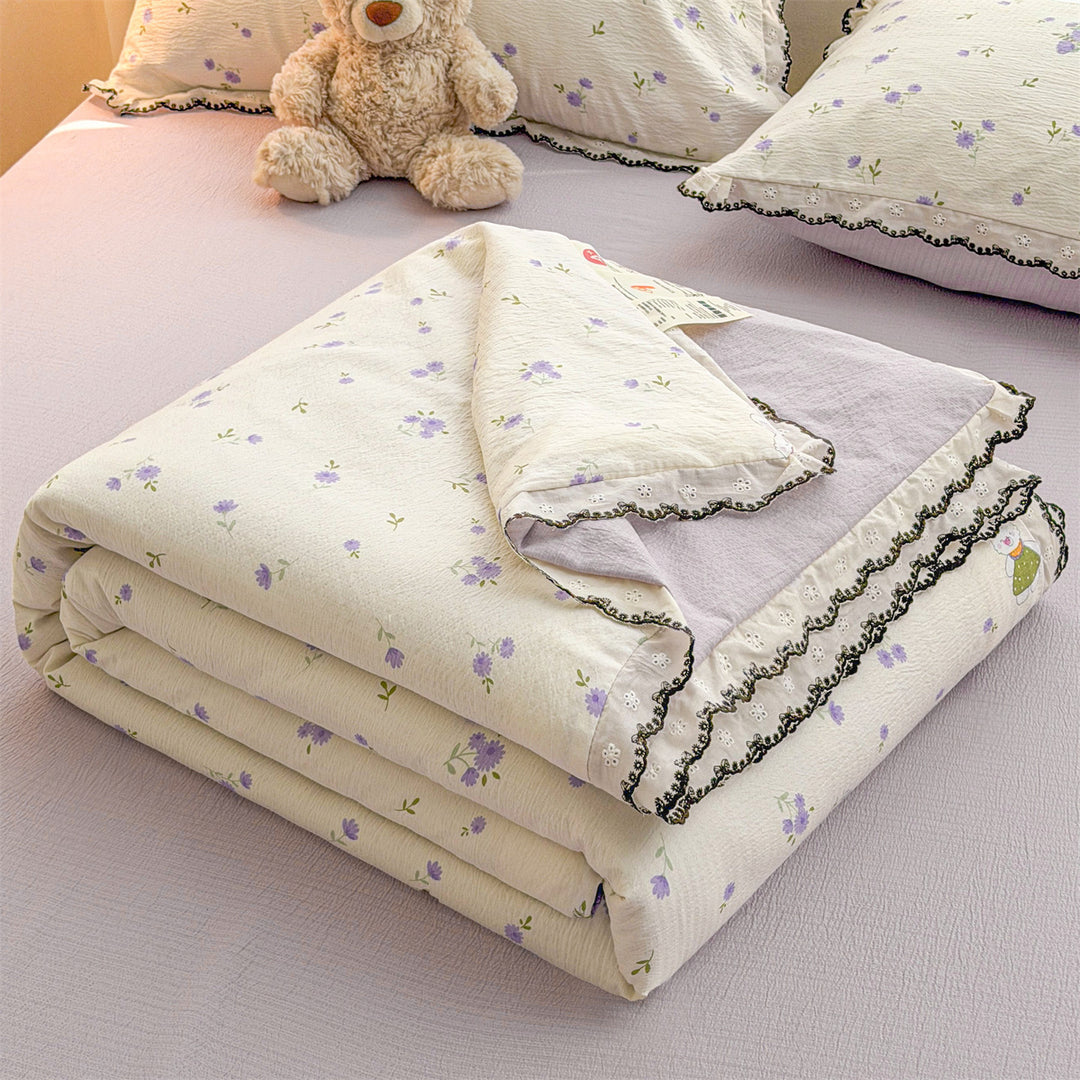 Flower Patterned Quilted Bedspread Set