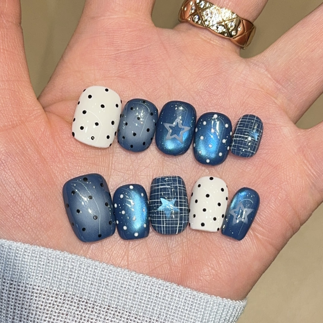 Stylish star and dot design artificial nails Stornfield