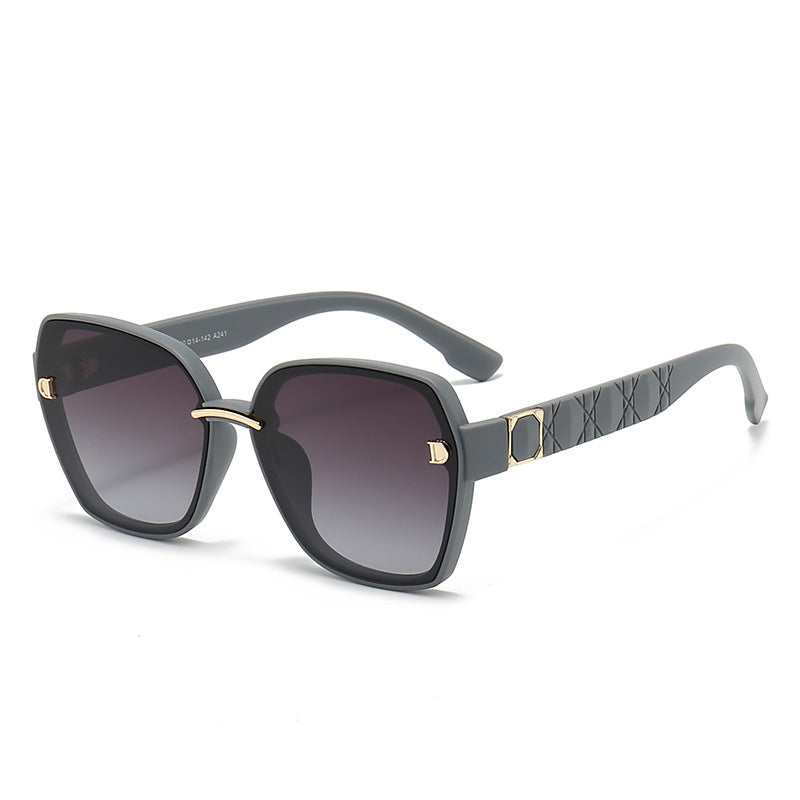 Ladies' sunglasses with a stylish, square frame and elegant details Stornfield
