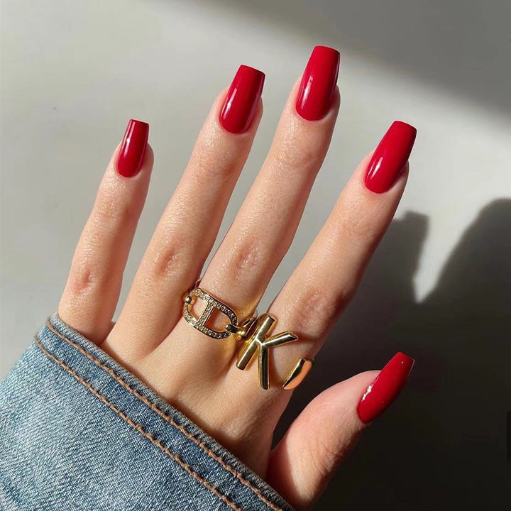 Stylish artificial nails in elegant gloss finish Stornfield