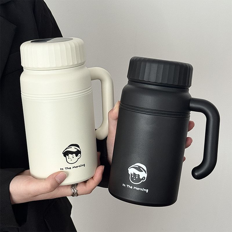 Women’s insulated carafe with ergonomic carrying handle and innovative closure system Stornfield