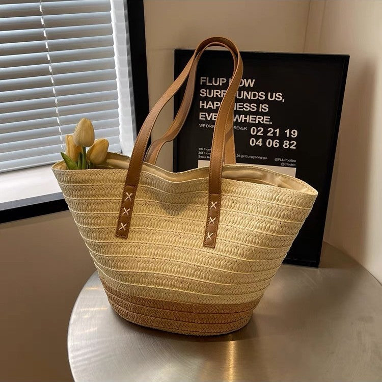 Braided beach bag with sturdy leather handles Stornfield