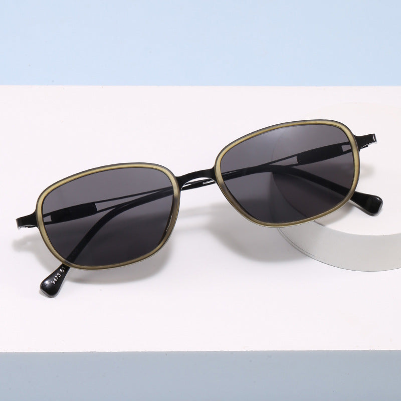 Fashionable sunglasses with square frame and slim metal frame Stornfield