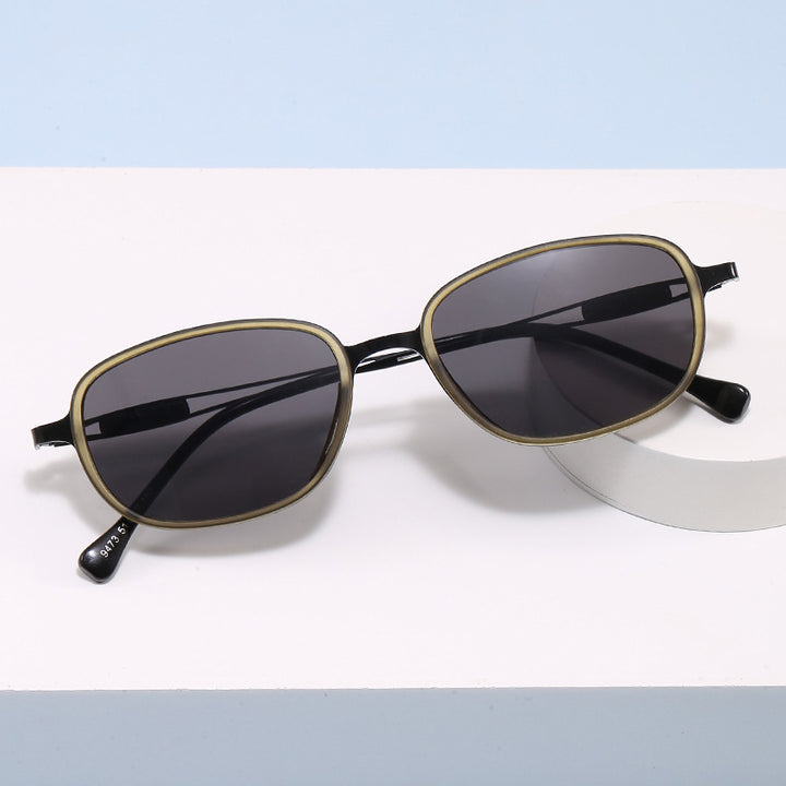 Fashionable sunglasses with square frame and slim metal frame Stornfield