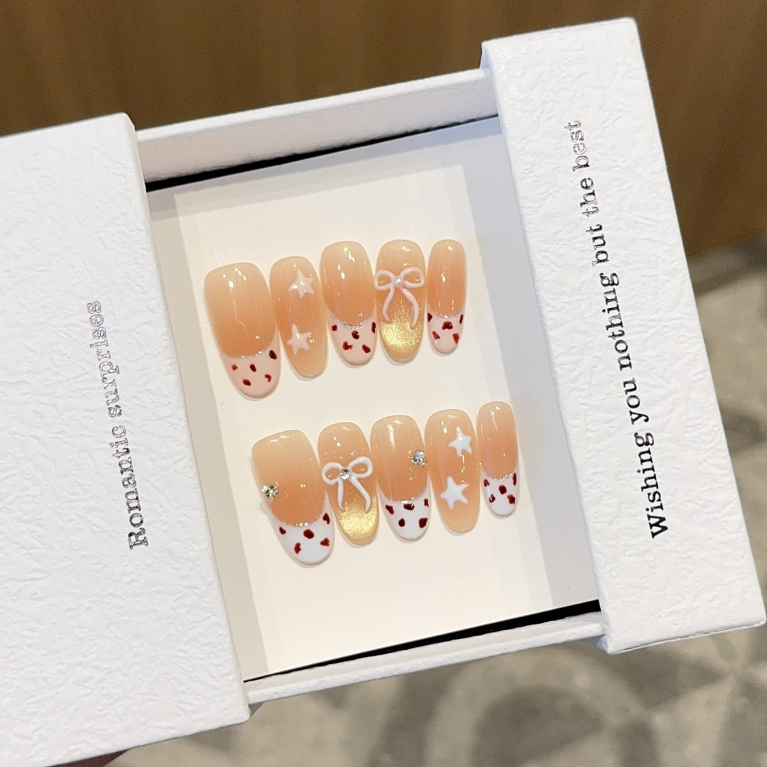 Artificial nails with decadent design and romantic accents Stornfield