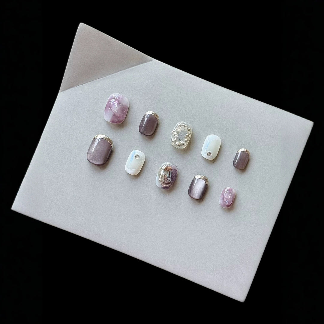 Artistic Press-On Nail Art Set with Unique Ombre and Metallic Accents