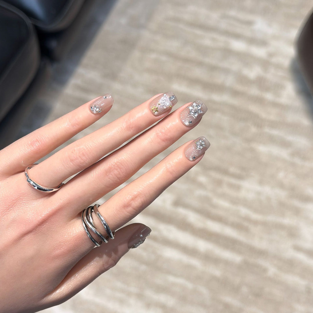 Elegant Press-On Nail Art Set with Sparkling Accents Stornfield
