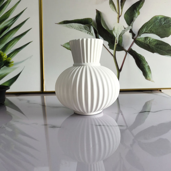 Elegant Ribbed Ceramic Vase Stornfeild