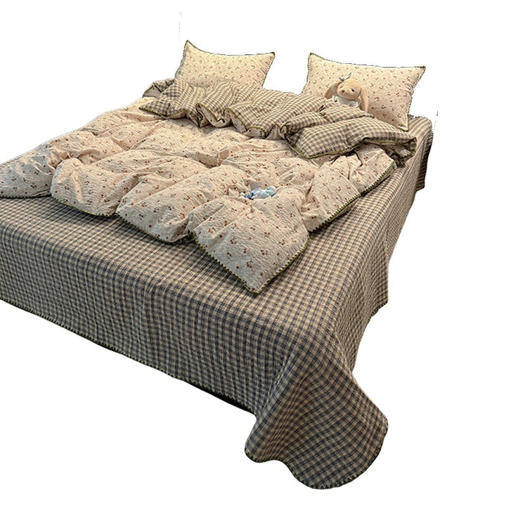 Quilted Floral Pattern Comforter Set