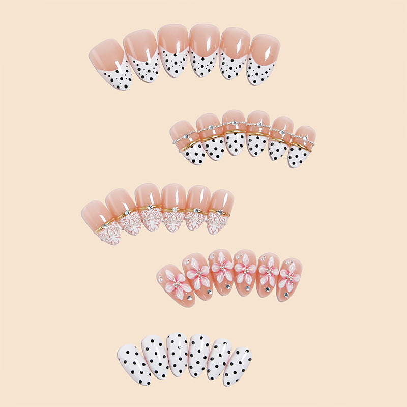 Elegant and artistic artificial nails Stornfield
