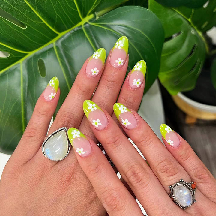 Artistic nails with flower design Stornfield