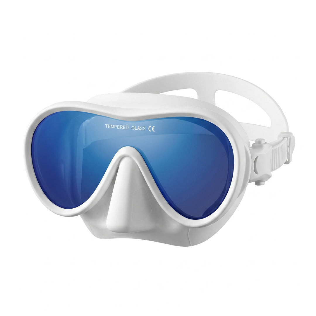 Diving mask with ergonomic design and wide field of vision Stornfield