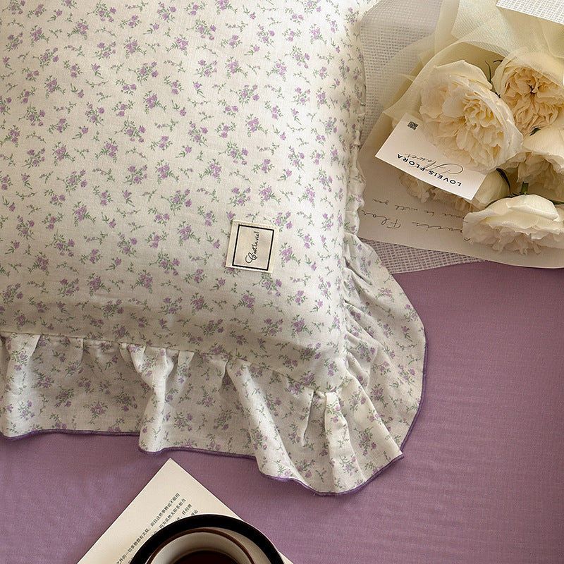 Country house bedding set made of cotton percale with fine allover floral pattern, ruffle and reversible function