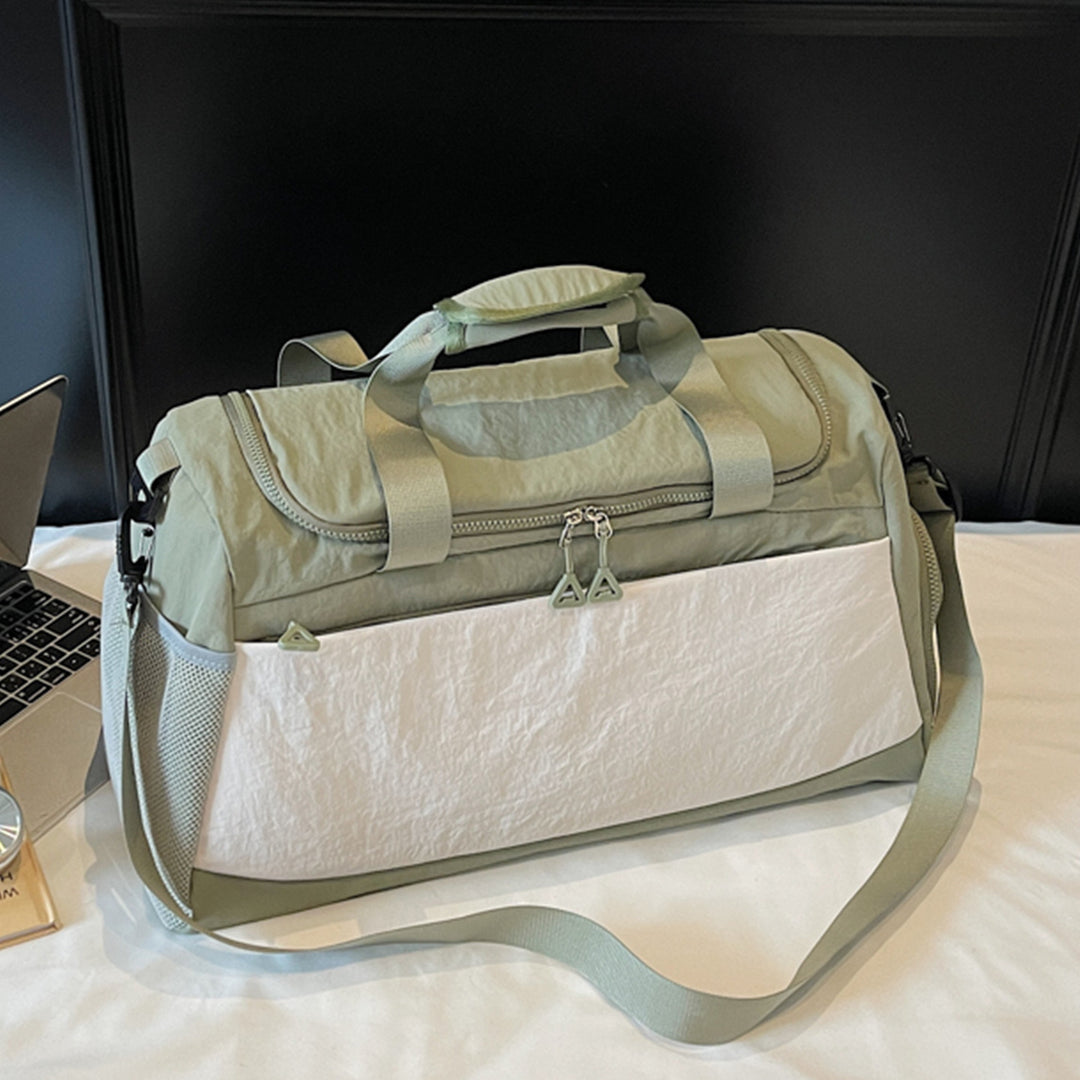 Sporty travel bag with sturdy carrying handles Stornfield