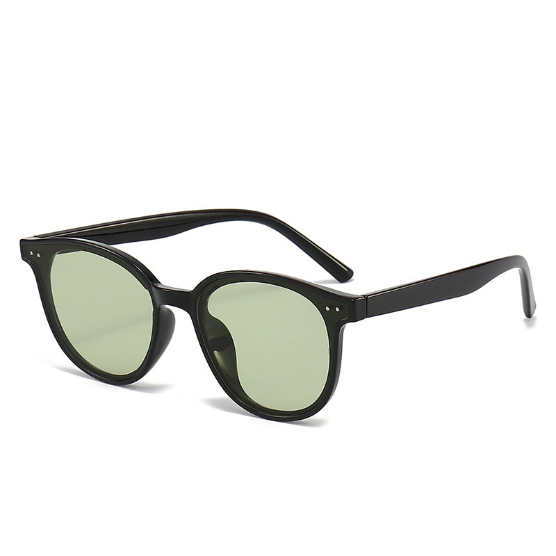 Vintage-Inspired Oval Frame Sunglasses