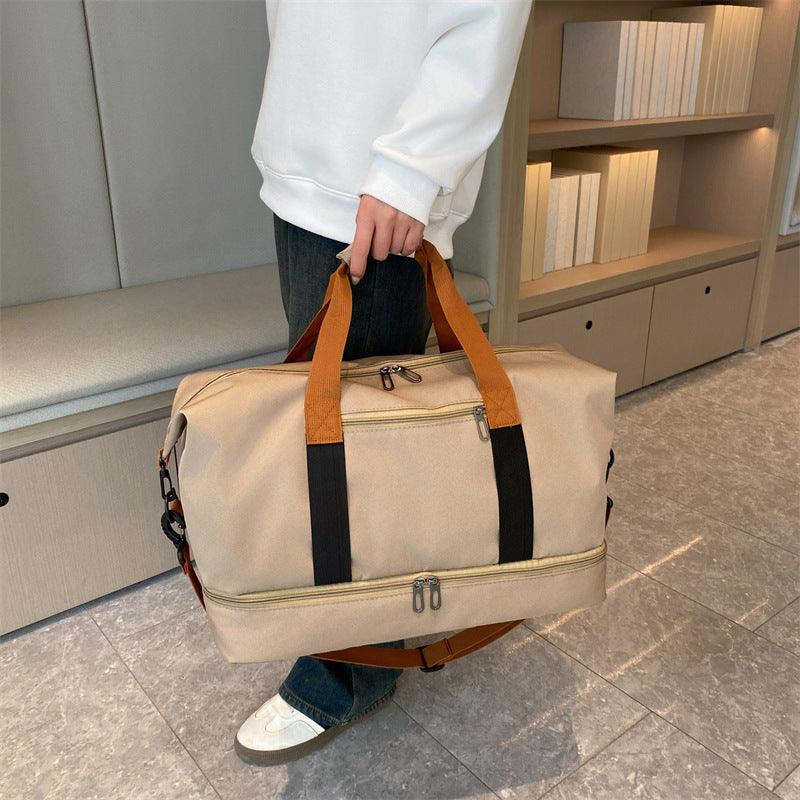 Sporty travel bag with adjustable shoulder strap and organizer compartments Stornfield