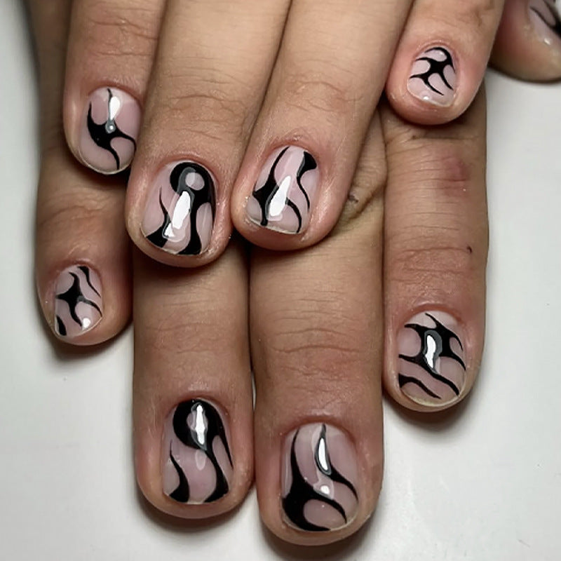 Nail set with elegant black and white design Stornfield