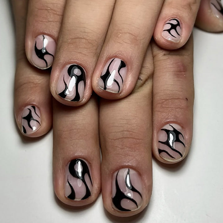 Nail set with elegant black and white design Stornfield